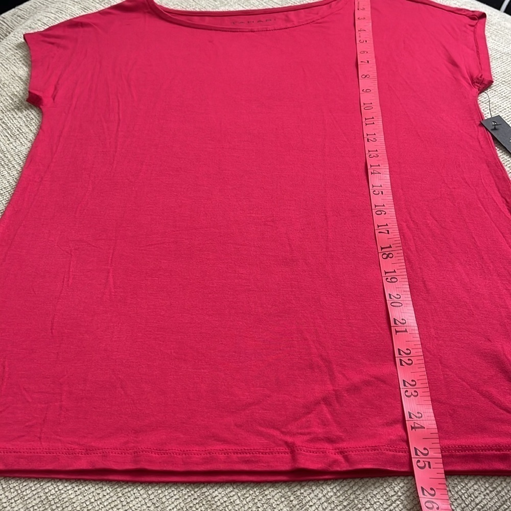 ⭐️ NWT- Tahari pink t-shirt- size small - Picture 4 of 7